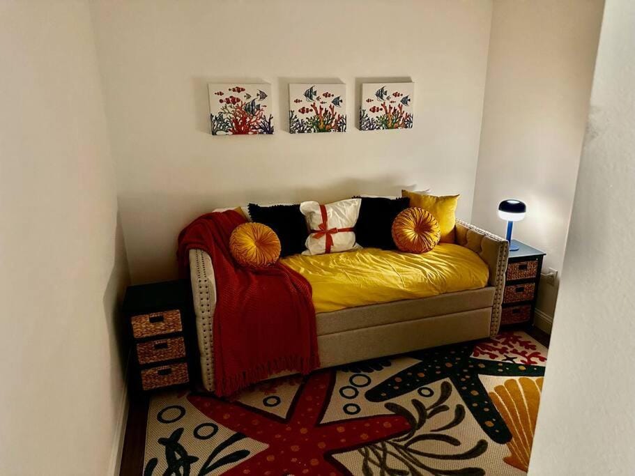 Bed, Seating area, Bedroom