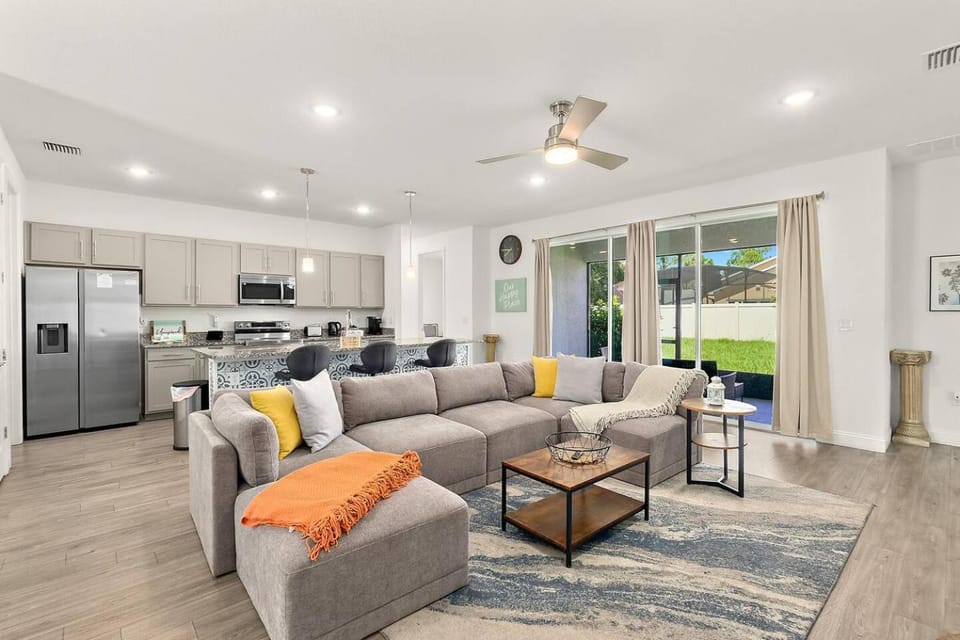 Garden, Kitchen or kitchenette, Living room, Photo of the whole room, Seating area