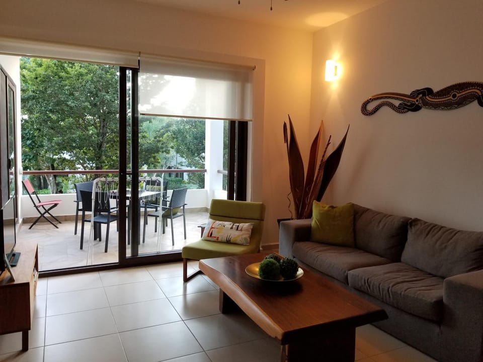 TV and multimedia, Living room, Seating area, Area and facilities