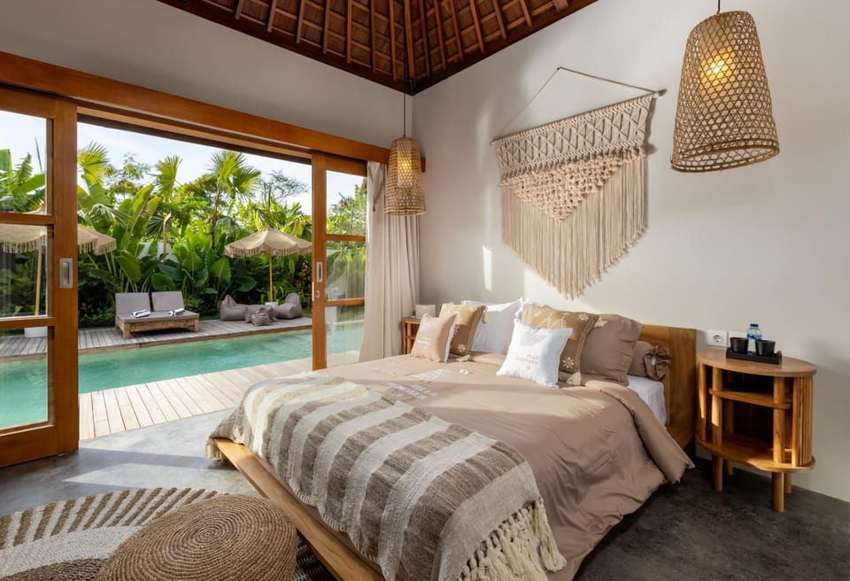 Bedroom, Garden view, Pool view, Swimming pool, sunbed