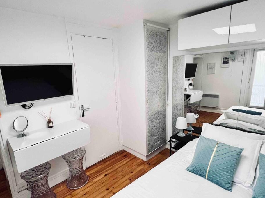 Iconic location only 500 meters to The Louvre Apartment in Paris