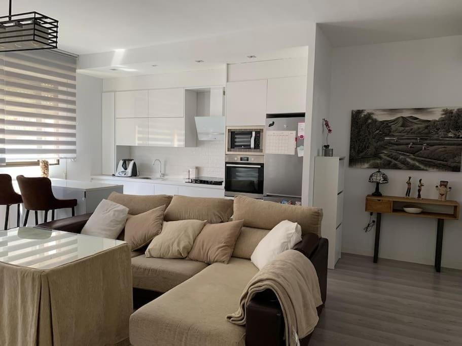 Apto residencial piscina centro-Parking Apartment in Jaén