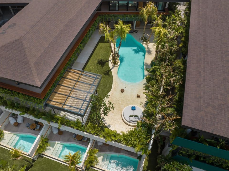 Villa Coco Bay - Iconic 8BR Tropical Villa Next to the Beach Villa in North Kuta