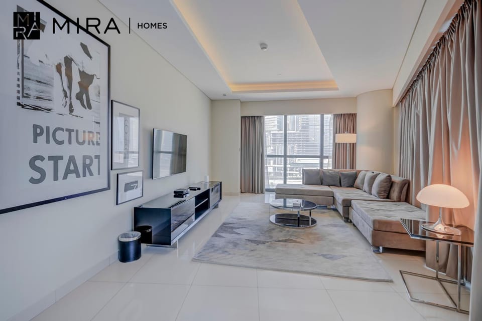 Bed, TV and multimedia, Living room, Photo of the whole room, Seating area, Bedroom