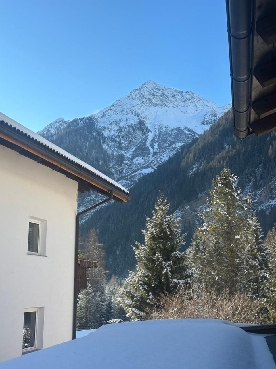 Property building, Day, Natural landscape, Mountain view