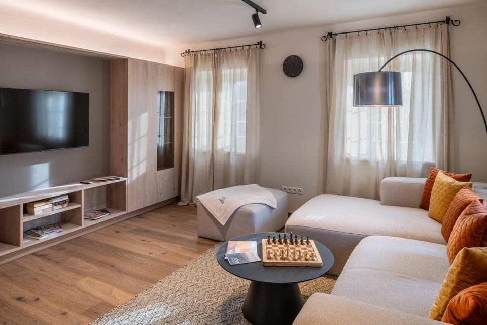 Communal lounge/ TV room, TV and multimedia, Living room
