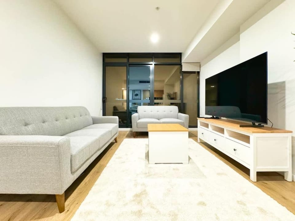 Urban Sanctuary in West Franklin with Pool & Gym Apartment in Adelaide