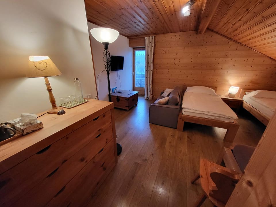 Bed, Living room, Photo of the whole room