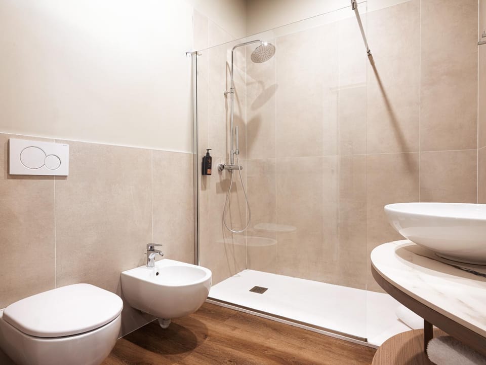 Shower, Toilet, Bathroom, bidet, towels