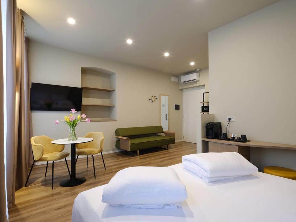 Bed, Bedroom