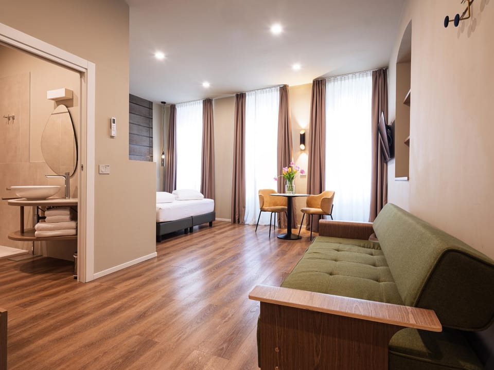 Bed, TV and multimedia, Living room, Photo of the whole room, Seating area, Bedroom, internet, internet