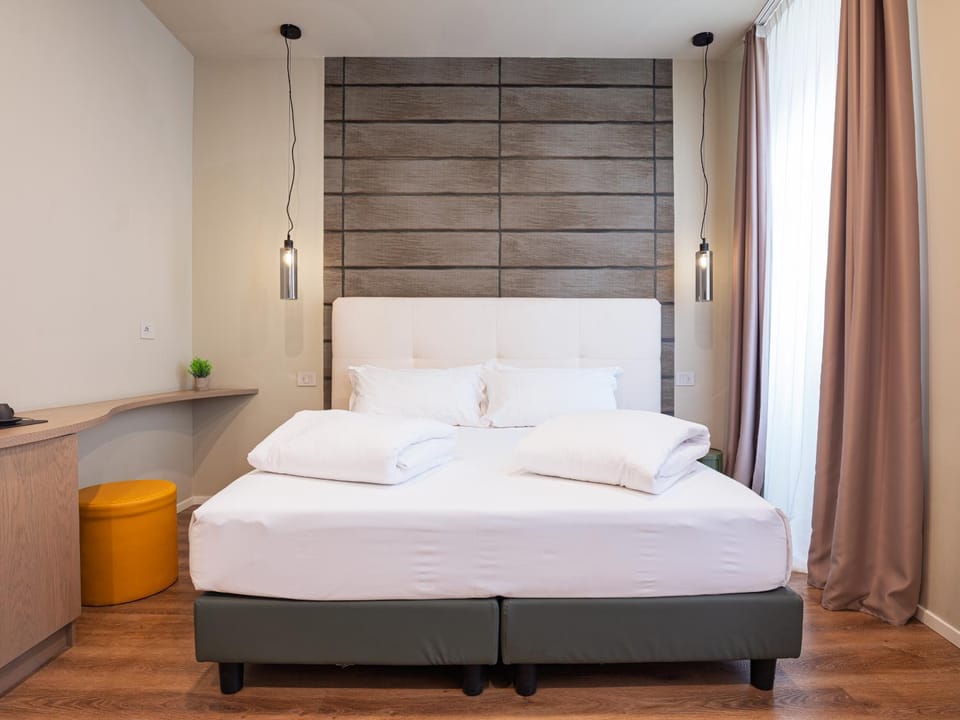 Bed, Coffee/tea facilities, Photo of the whole room, Bedroom, internet, internet, towels