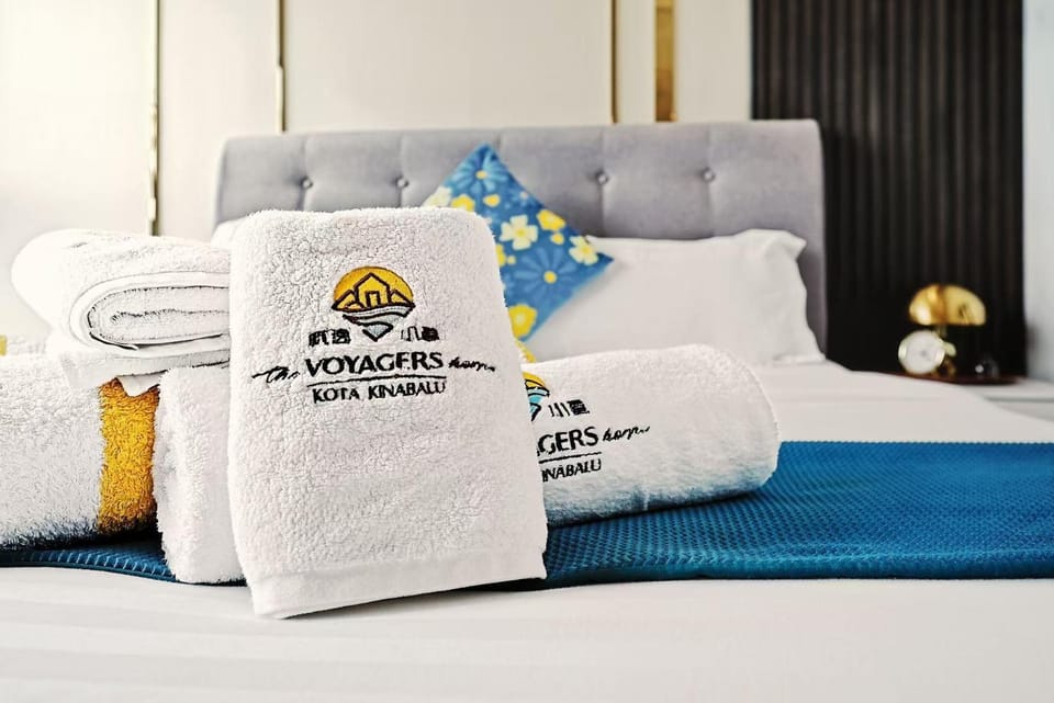 The Voyagers Home I The Shore CBD KK I 1 plus 1 Room 2-5 Pax 홈스테이 Apartment in Kota Kinabalu