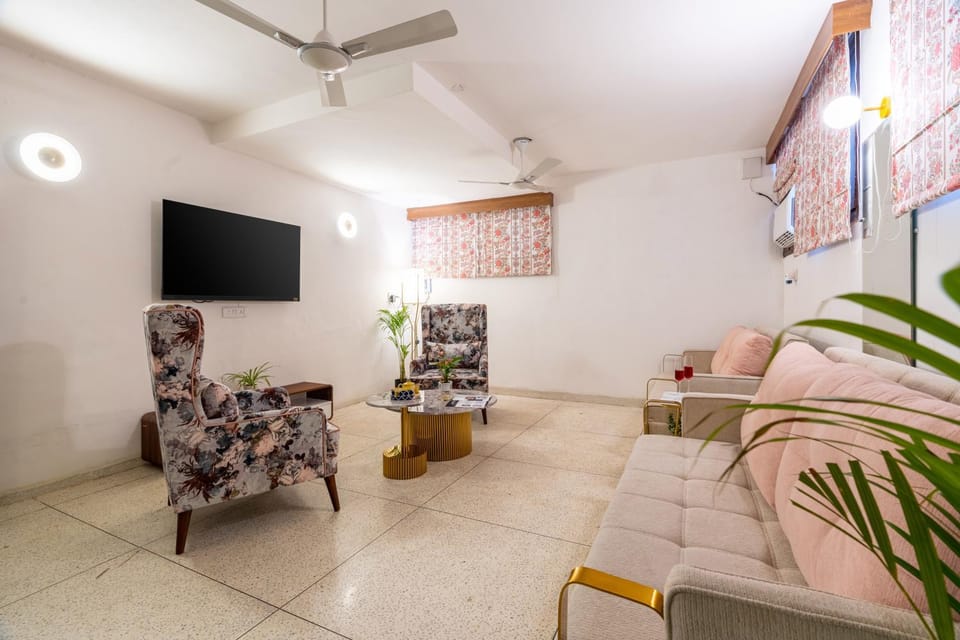 TV and multimedia, Living room, Seating area, fireplace, air conditioner