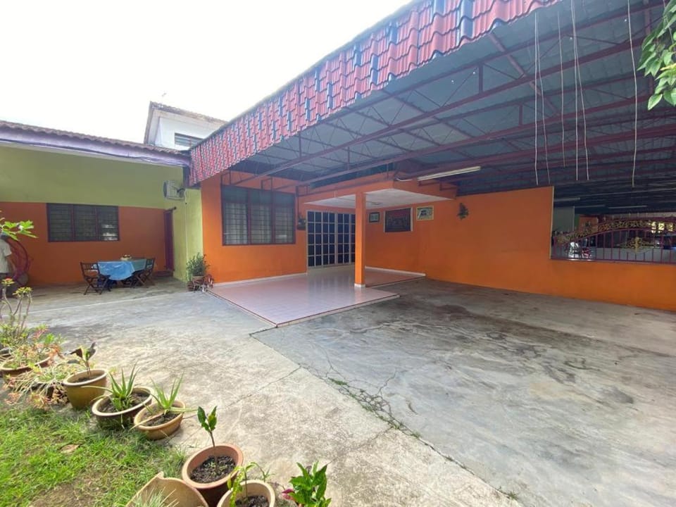 Property building, Day, Parking