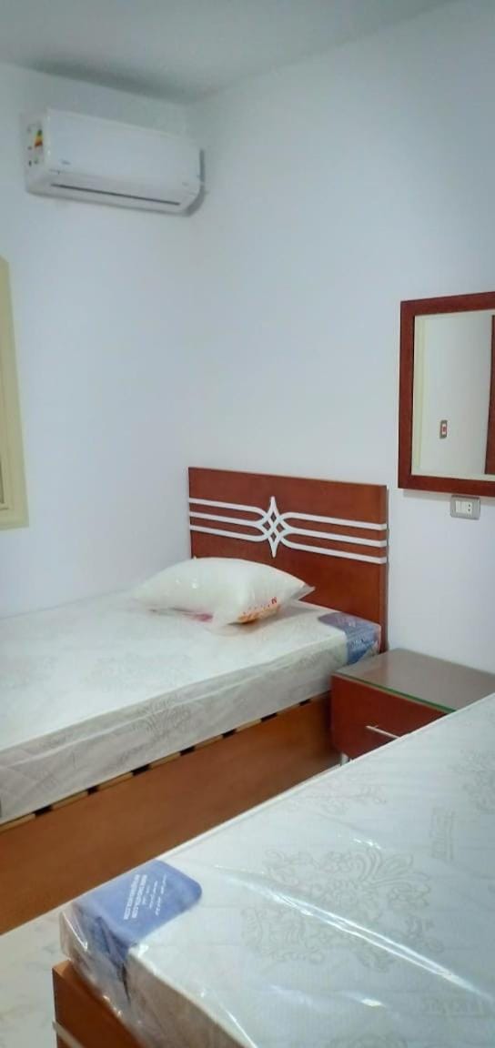 شاليه 4 غرف نوم مكيف بالكامل مارينا الساحل الشمالي العلمين تاني صف على البحيرة الرملية Chalet in Egypt