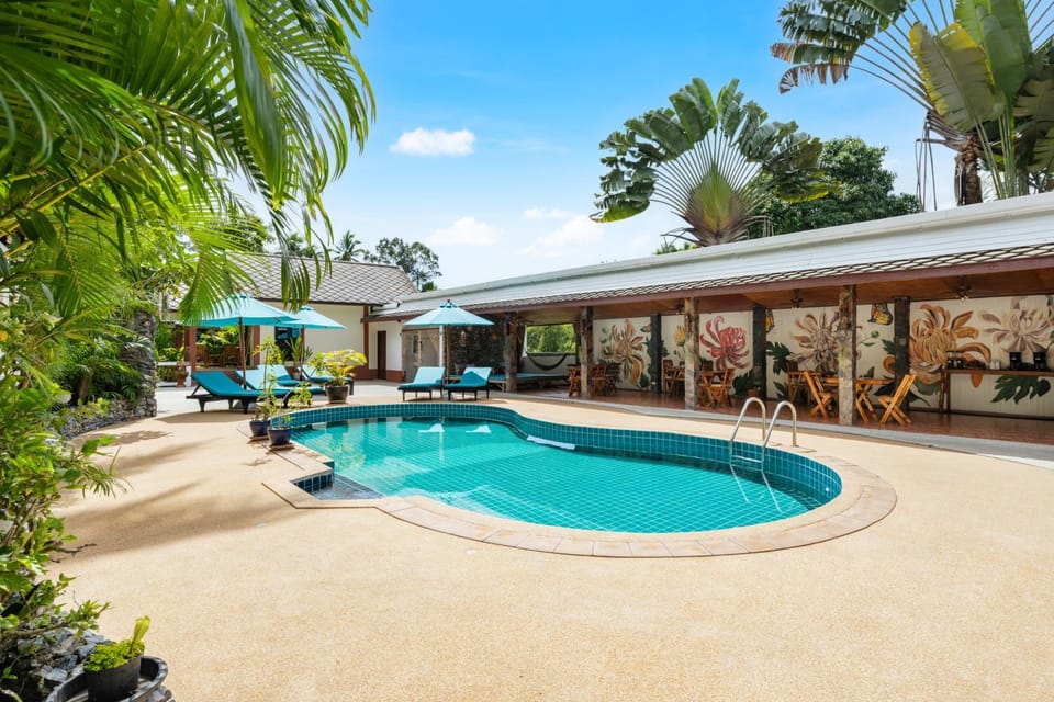 Restaurant/places to eat, Swimming pool