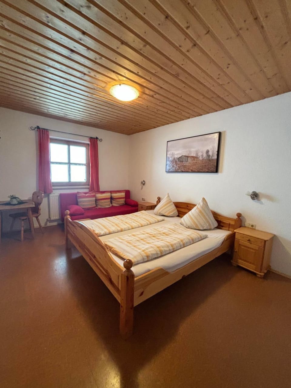 Bed, Photo of the whole room