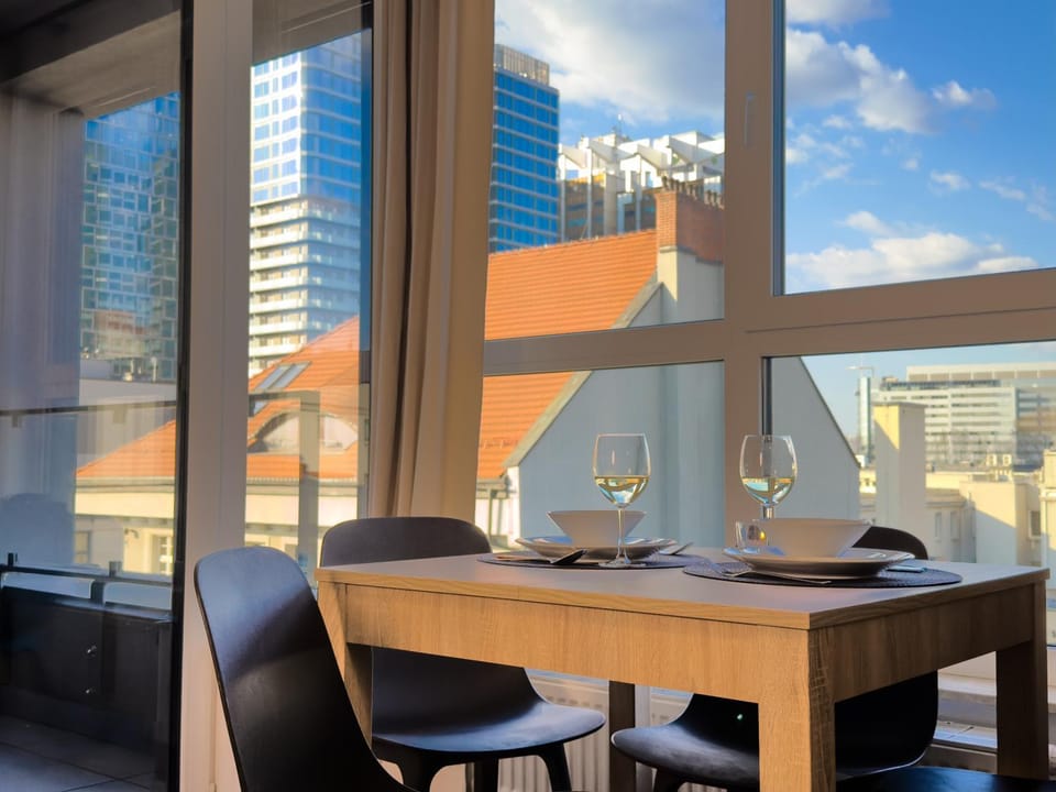 URBAN APARTMENTS Premium - Opolska 10 No 91 - Balcony - Rooftop Garden - Free Garage Apartment in Poland