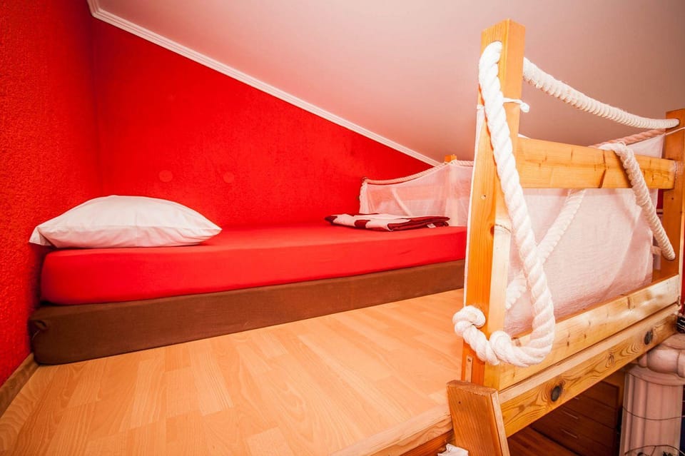 Schönes Apartment mit Klima, WLAN, Haustiere erlaubt Apartment in Lika-Senj County