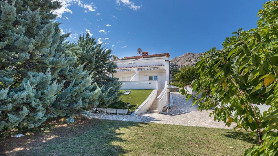 Große Terrasse mit Meerblick, Strand 200 Meter House in Lika-Senj County