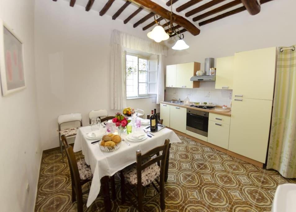 Kitchen or kitchenette, Food and drinks, Dining area, Food, pet friendly