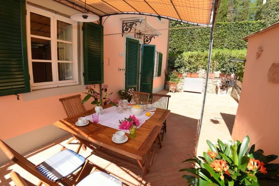 Patio, Day, Dining area, Food, Garden view