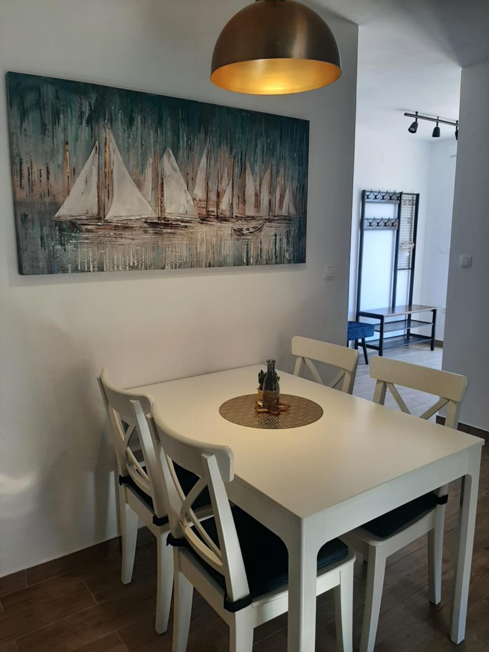 Decorative detail, Seating area, Dining area