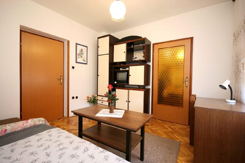 Nur 450 Meter zum Feinkieselstrand Apartment in Lika-Senj County