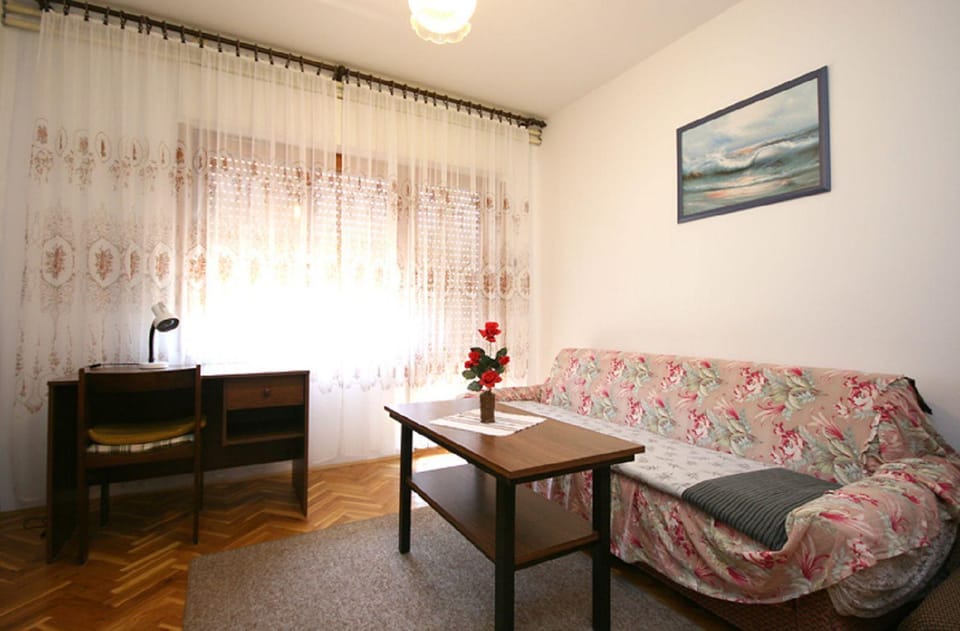 Nur 450 Meter zum Feinkieselstrand Apartment in Lika-Senj County