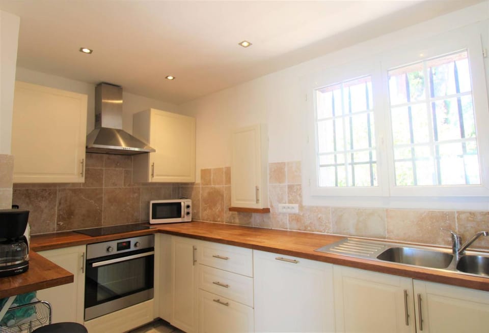 Kitchen or kitchenette, dishwasher, oven, stove, toaster