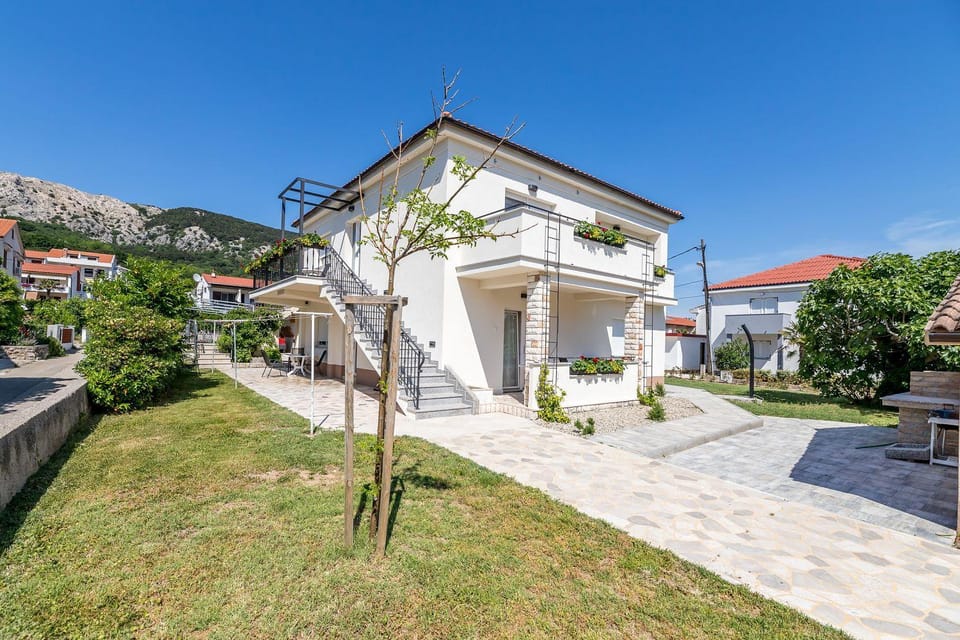 Nur 300 Meter zum Feinkieselstrand House in Lika-Senj County