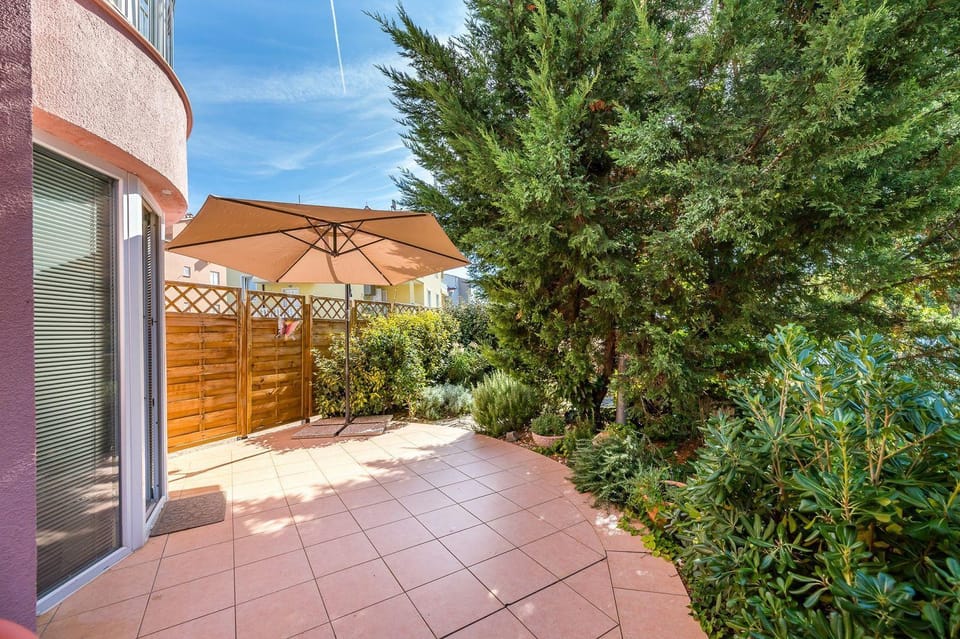 Moderne Ferienwohnung mit Garten, Liegestuhl, WiFi, Klima Apartment in Lika-Senj County