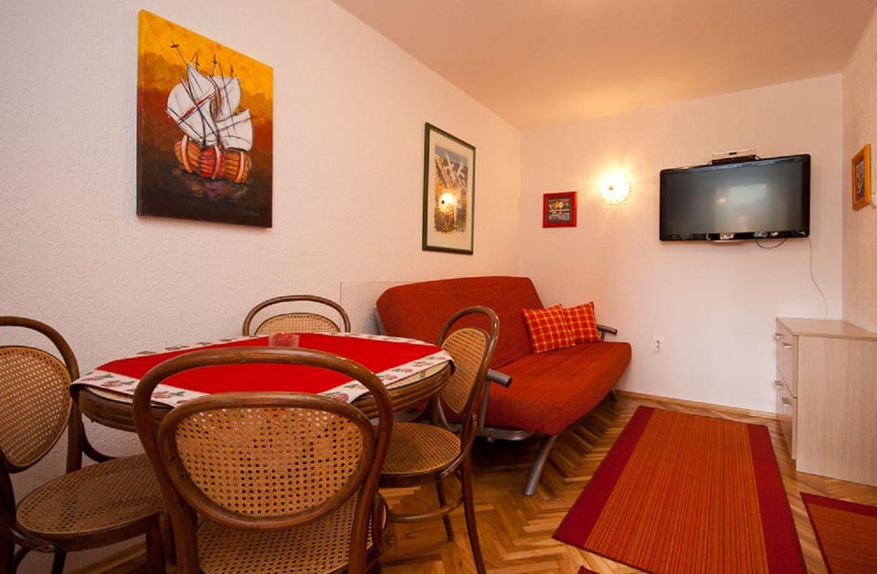 Über 2 Etagen nur 400 Meter zum Strand Apartment in Lika-Senj County