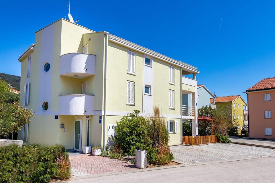 Nur 350 Meter zum Kieselstrand Apartment in Lika-Senj County