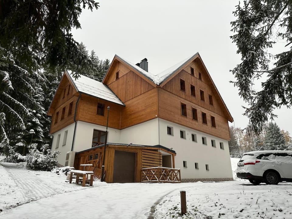 Property building, Natural landscape, Garden, Balcony/Terrace, Parking