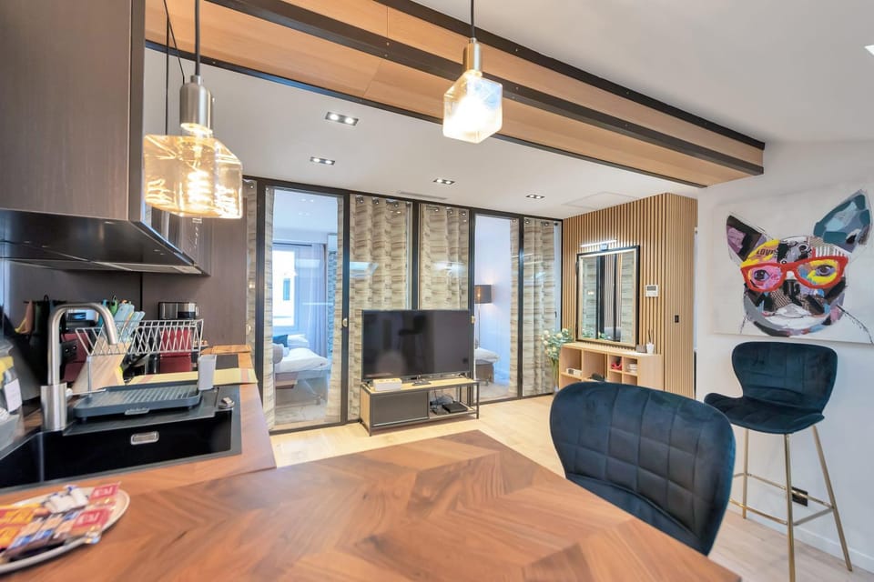 TV and multimedia, Kitchen or kitchenette, Seating area, Dining area