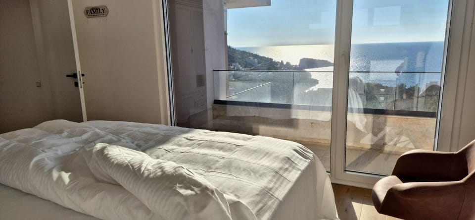 Natural landscape, Summer, Photo of the whole room, Bedroom, Pool view, Pool view, Sea view, Sea view, Swimming pool