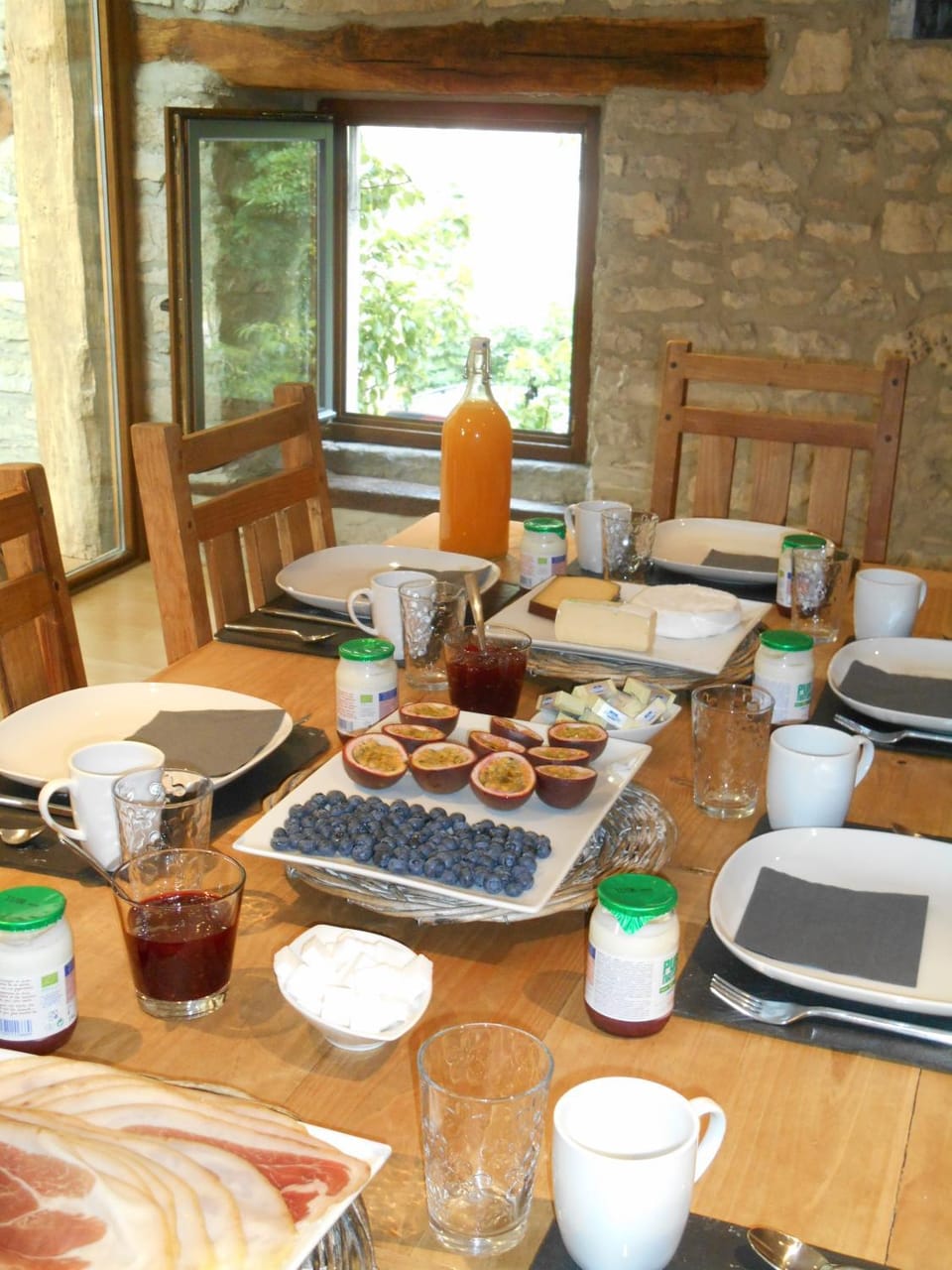 Day, Dining area