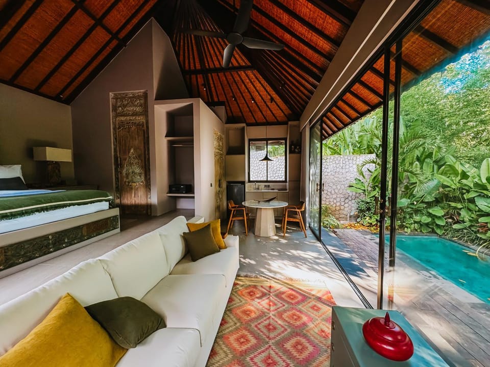 Garden, Living room, Seating area