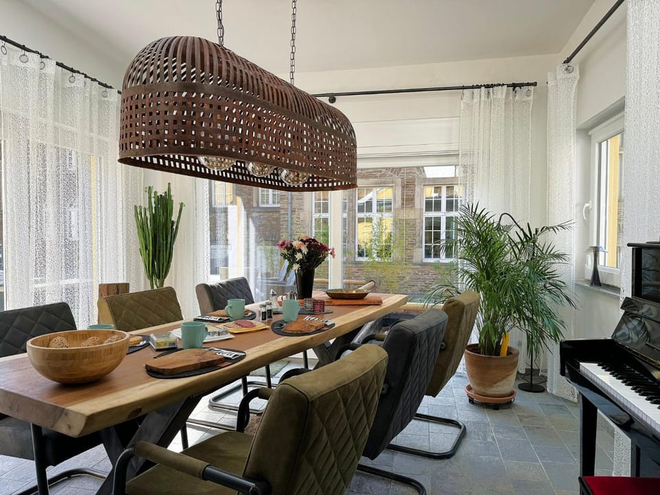 Living room, Seating area, Dining area