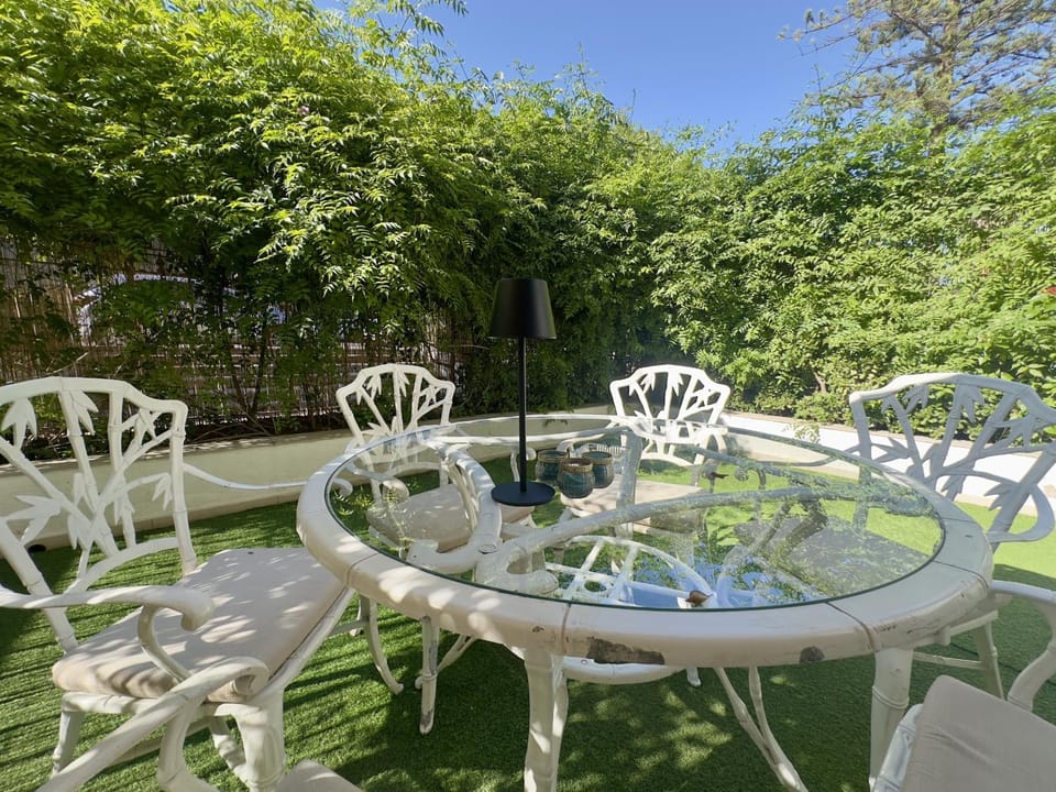 Urbe10 Pries Garden Apartment in Malaga