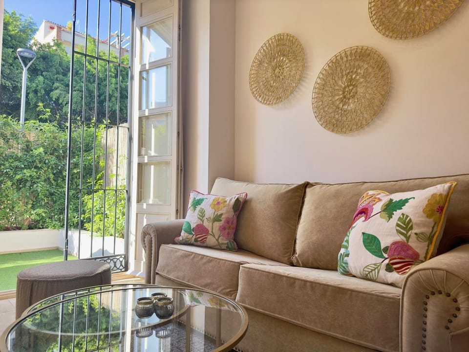 Urbe10 Pries Garden Apartment in Malaga