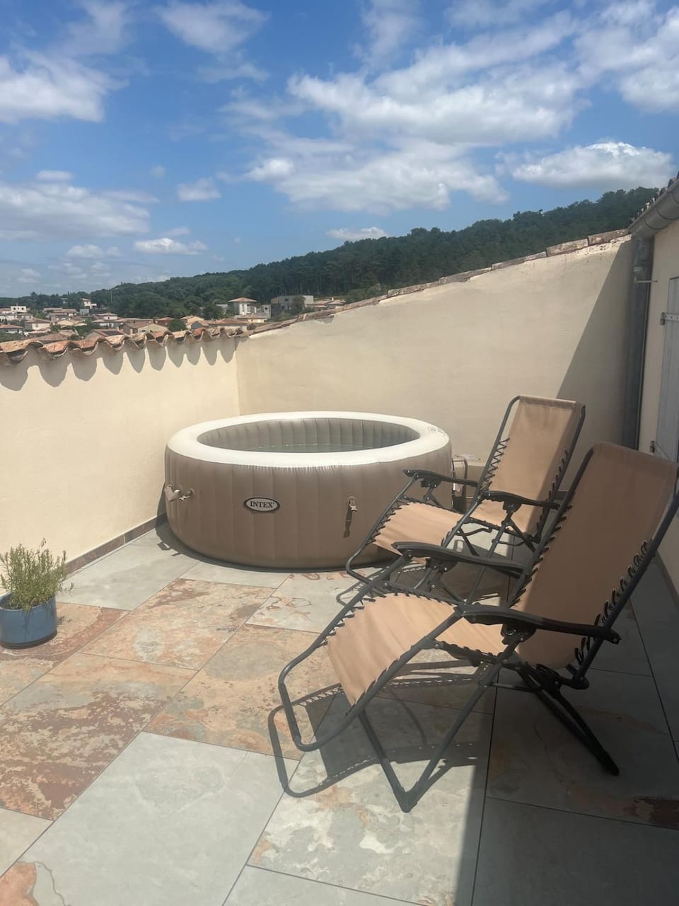 Appartement chaleureux avec jacuzzi-Terrasses rooftop-Rafraîchisseur-Parking-wifi Apartment in Provence-Alpes-Côte d'Azur
