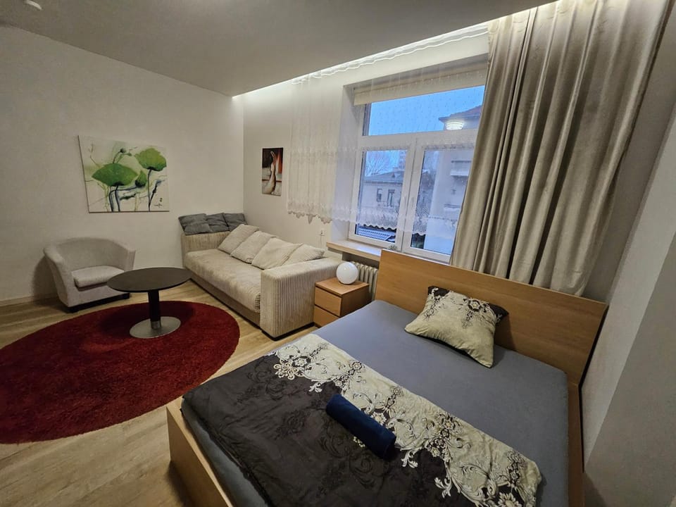 Bed, Photo of the whole room, Seating area, Bedroom