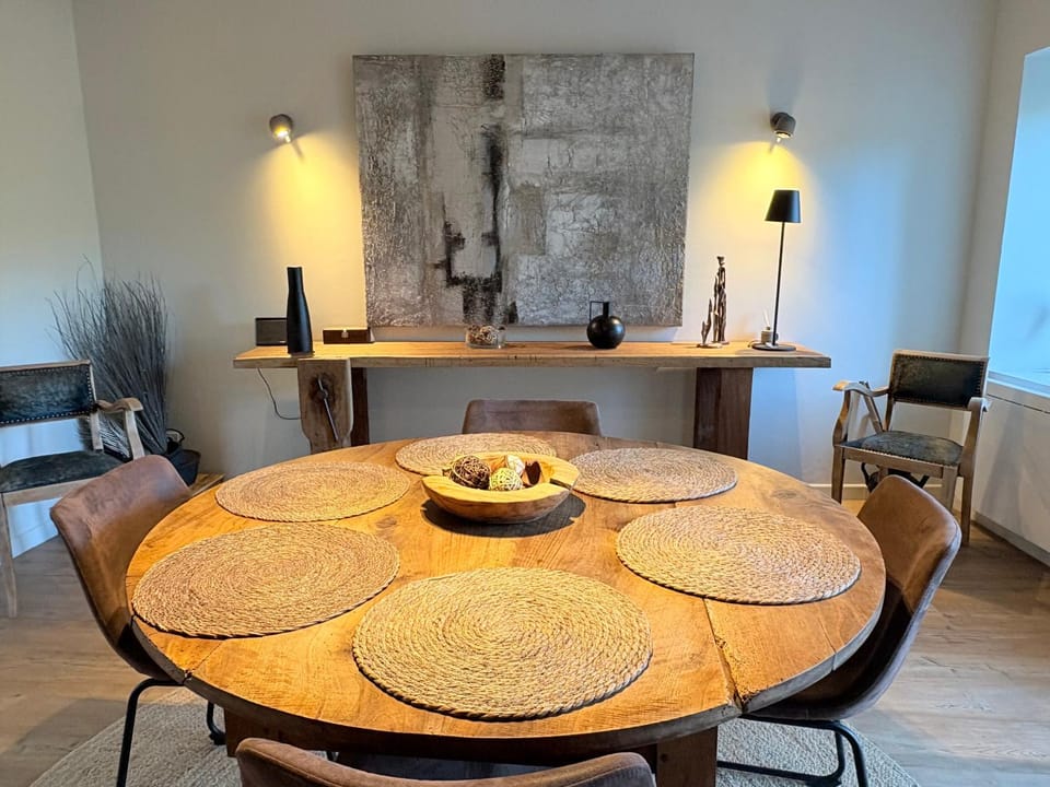 Seating area, Dining area