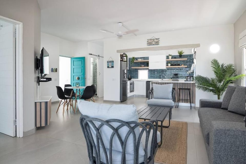 Kitchen or kitchenette, Living room, Seating area, Dining area, minibar, pet friendly, stove