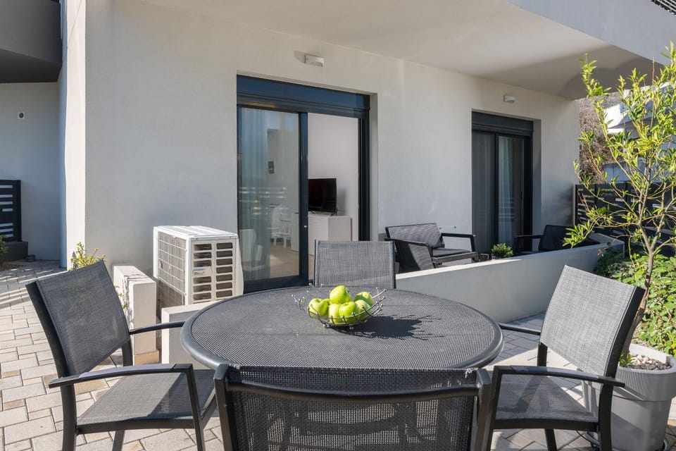 Patio, Day, View (from property/room), Balcony/Terrace, Living room, Seating area, Dining area