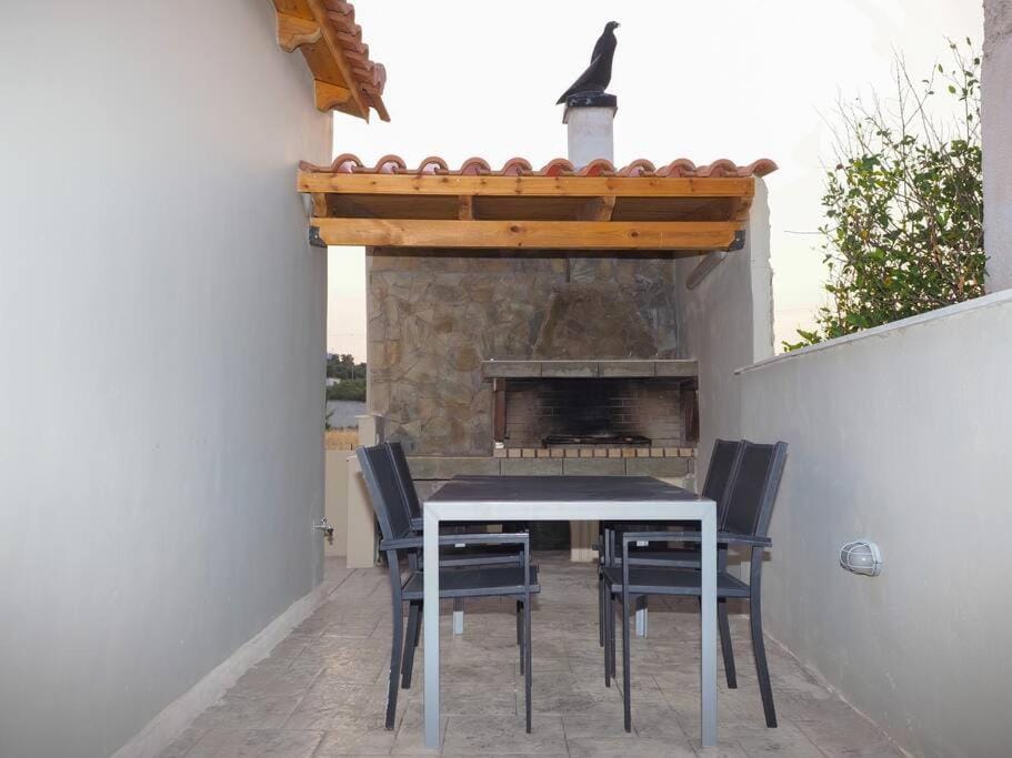 Beautiful House, Salamina House in Islands