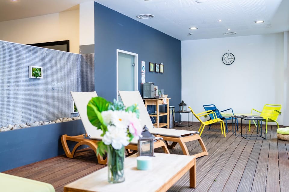 Spa and wellness centre/facilities, sunbed
